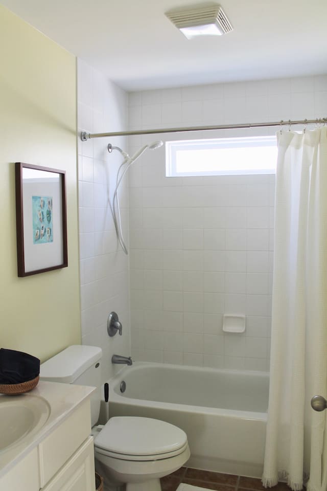 2nd floor bathroom. Shower/tub. Shared by guest bedroom #1 and #2.