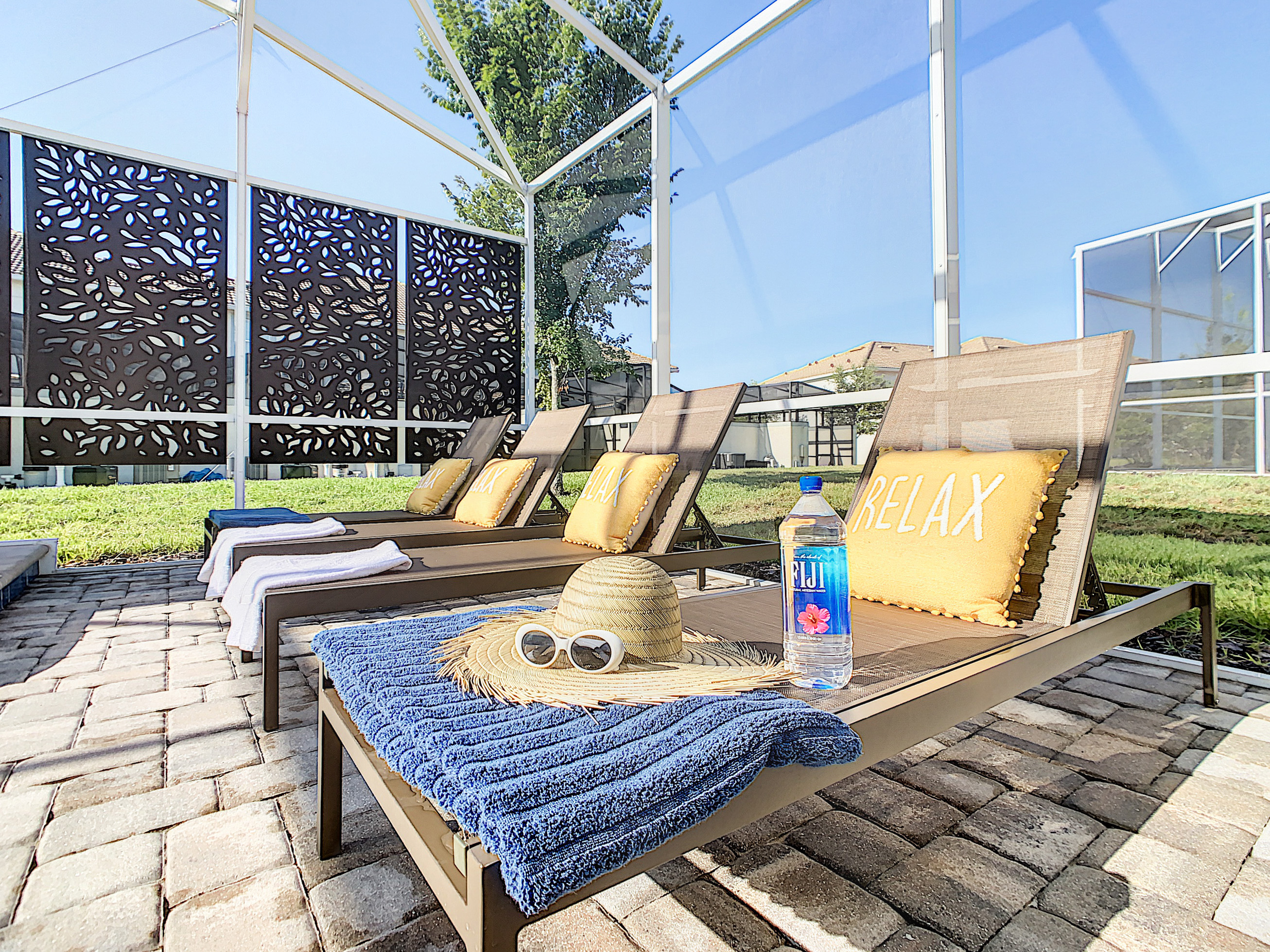 4 Loungers