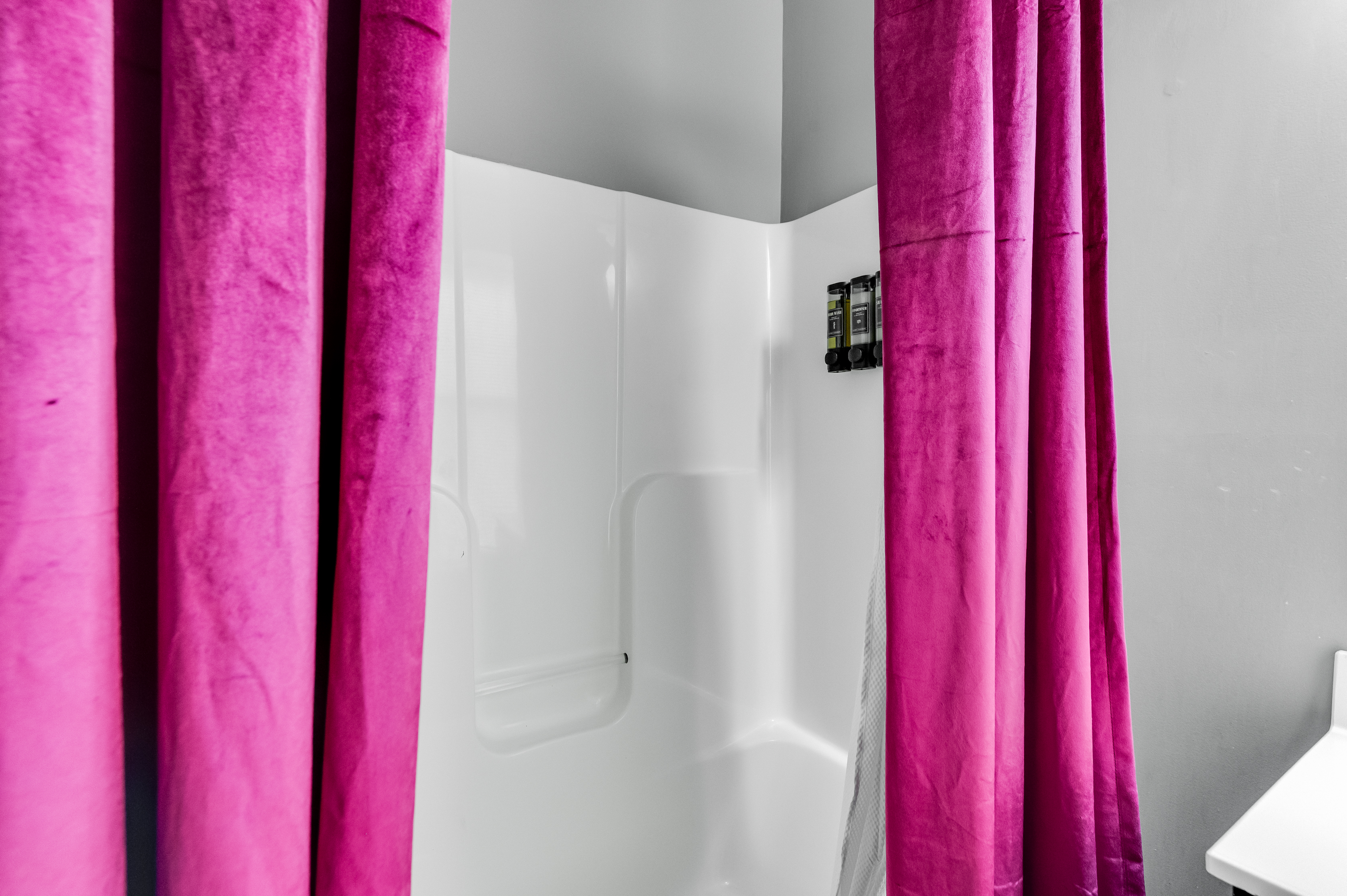 Ensuite to BR3: Refresh in a vibrant space with modern fixtures and stylish accents!