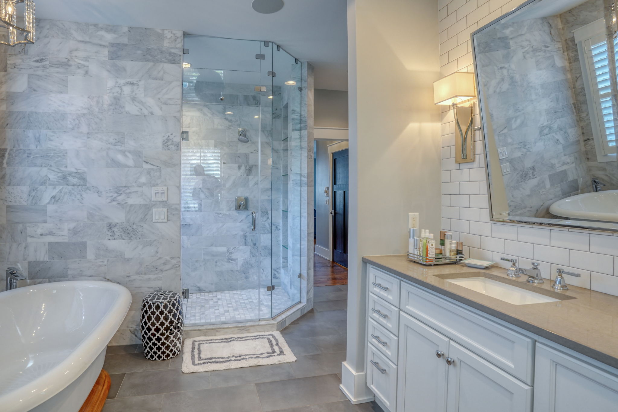 Soaking tub and luxurious walk-in shower