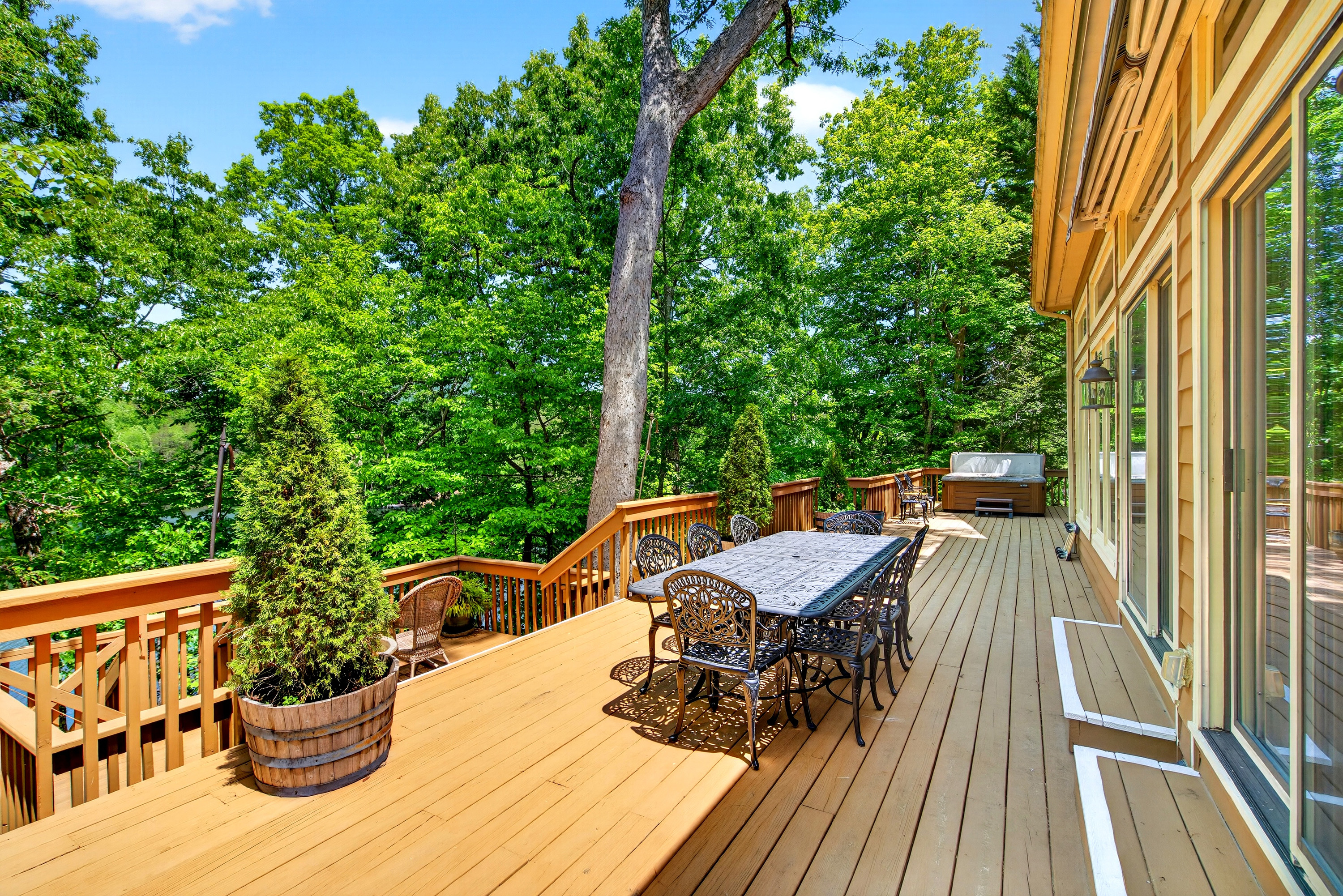 Main level back deck with a patio table and chairs that fit 8 people