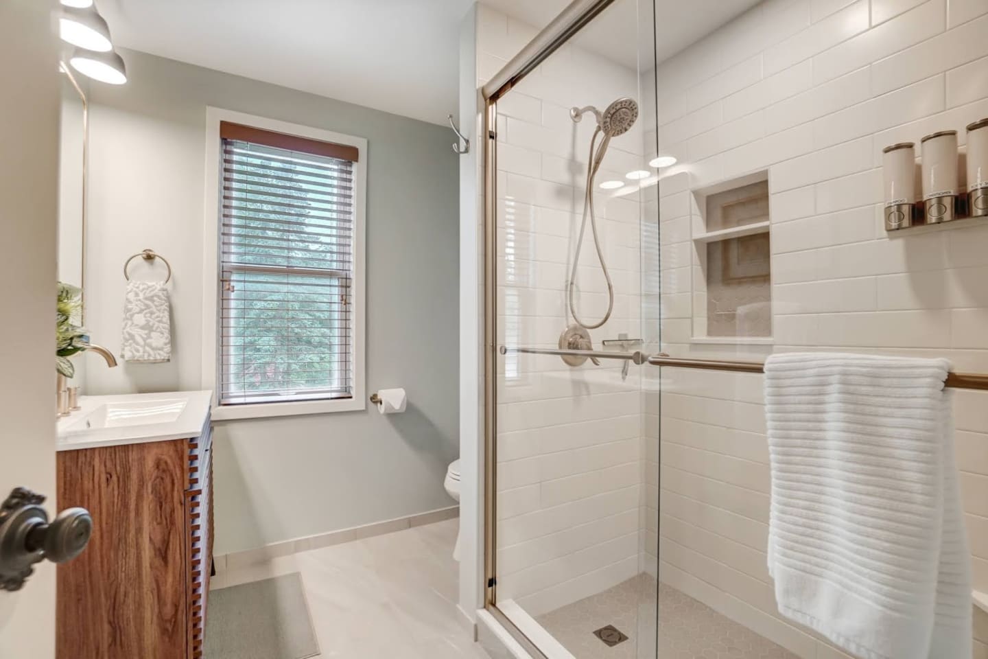 Full Bath 1