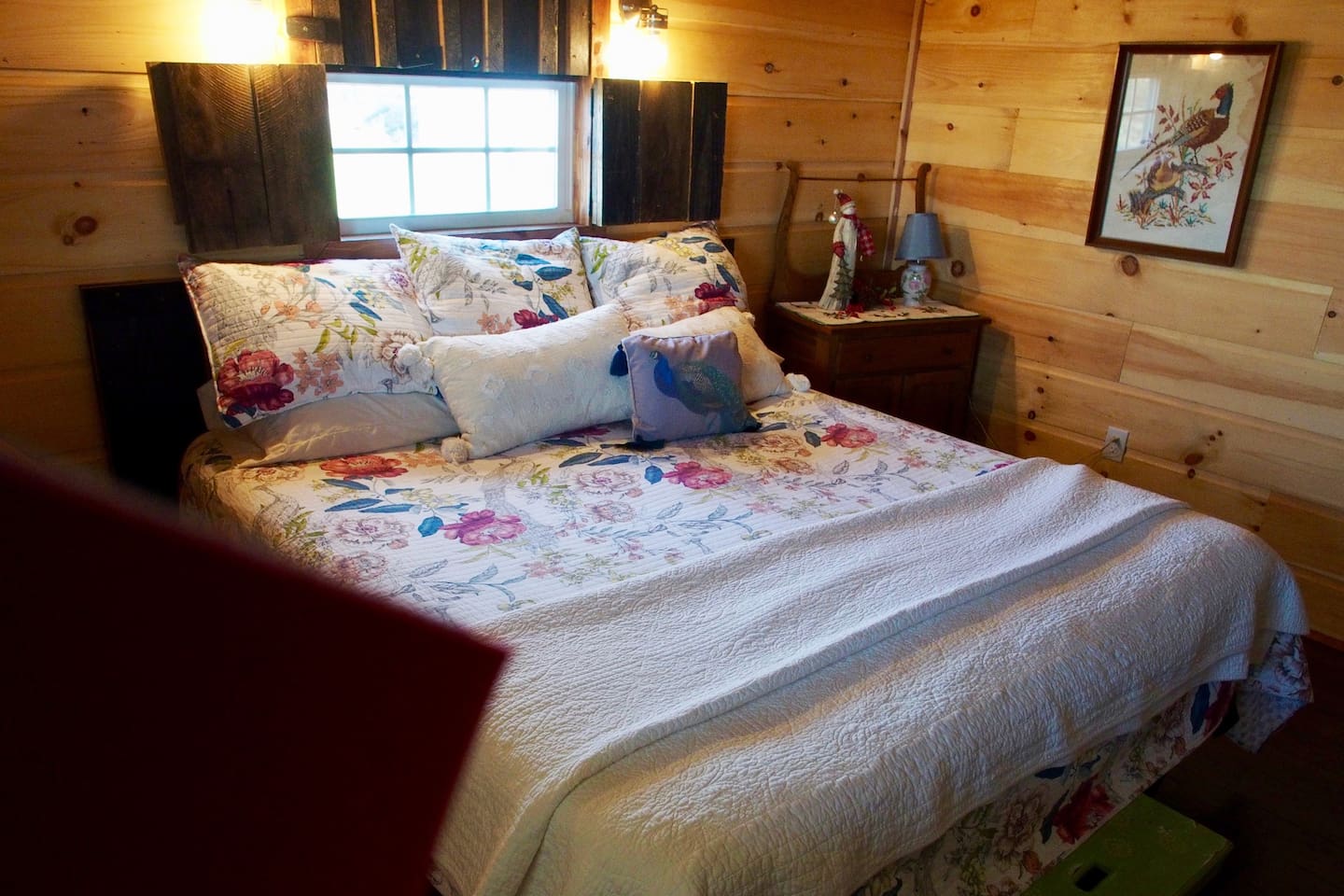 Spacious Master Bedroom with King Bed and DirecTV in Bedroom