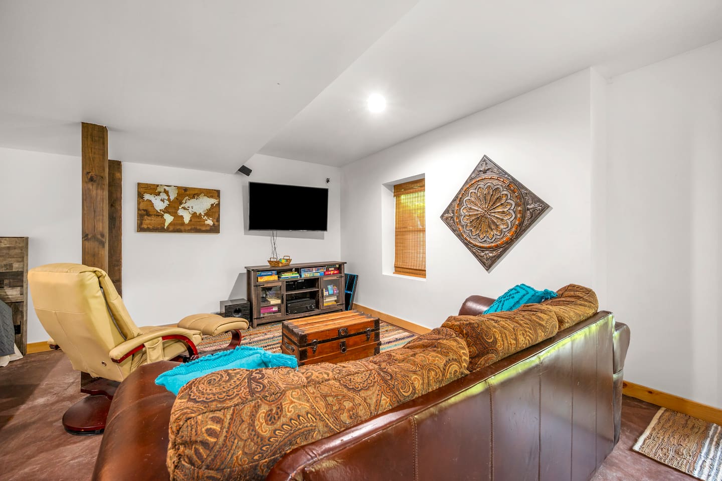 Lower level of the cabin - entertainment area