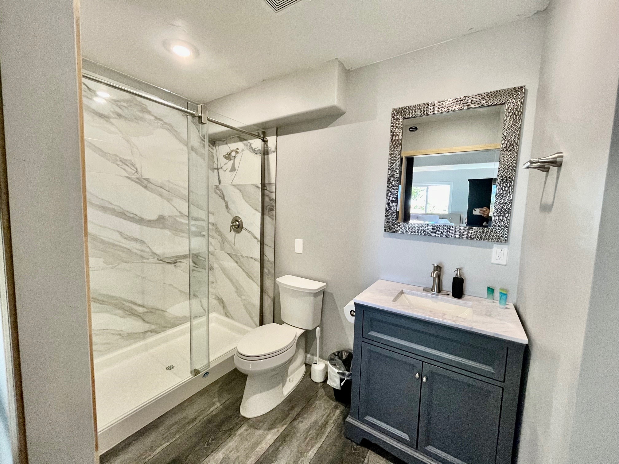 Guest Suite Bath 4