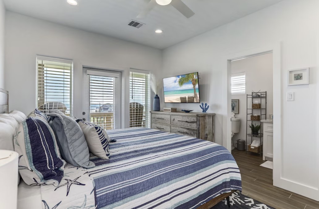f01aef41d253414187e311e60ef5f658 | Beachhouse | Texas | TX | Vacation Homes | Galveston | Crystal Beach | Kokomo | Breezy Days | Beachfront Elegance | Sunrise Serenity | Southern Sands Property Management, LLC