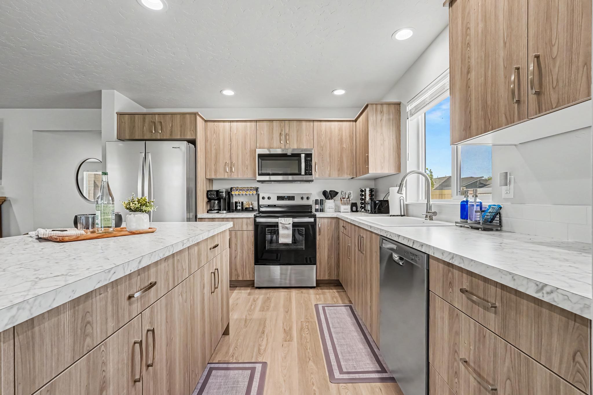 This fully stocked kitchen has everything you need to prepare delicious meals, from everyday essentials to cooking supplies, making it perfect for family meals and entertaining.