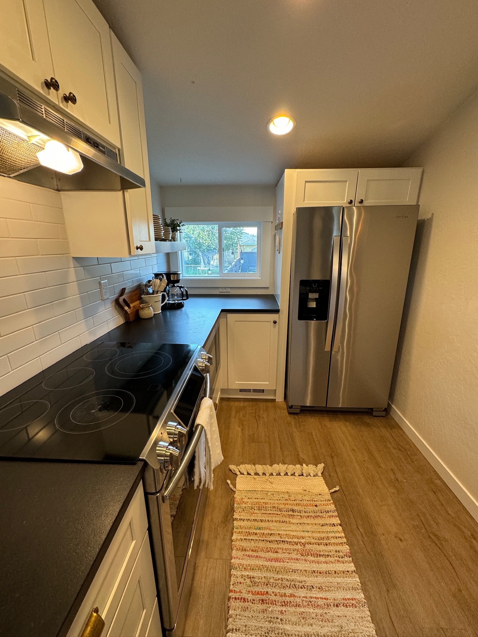 Enjoy a leisurely meal in the fully equipped kitchen.