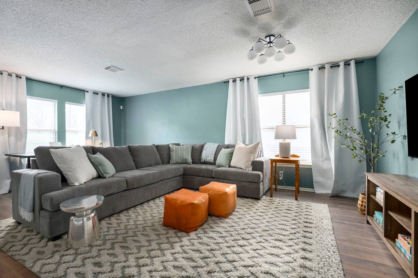 Gather around in the living room and enjoy unforgettable moments with your friends and family.