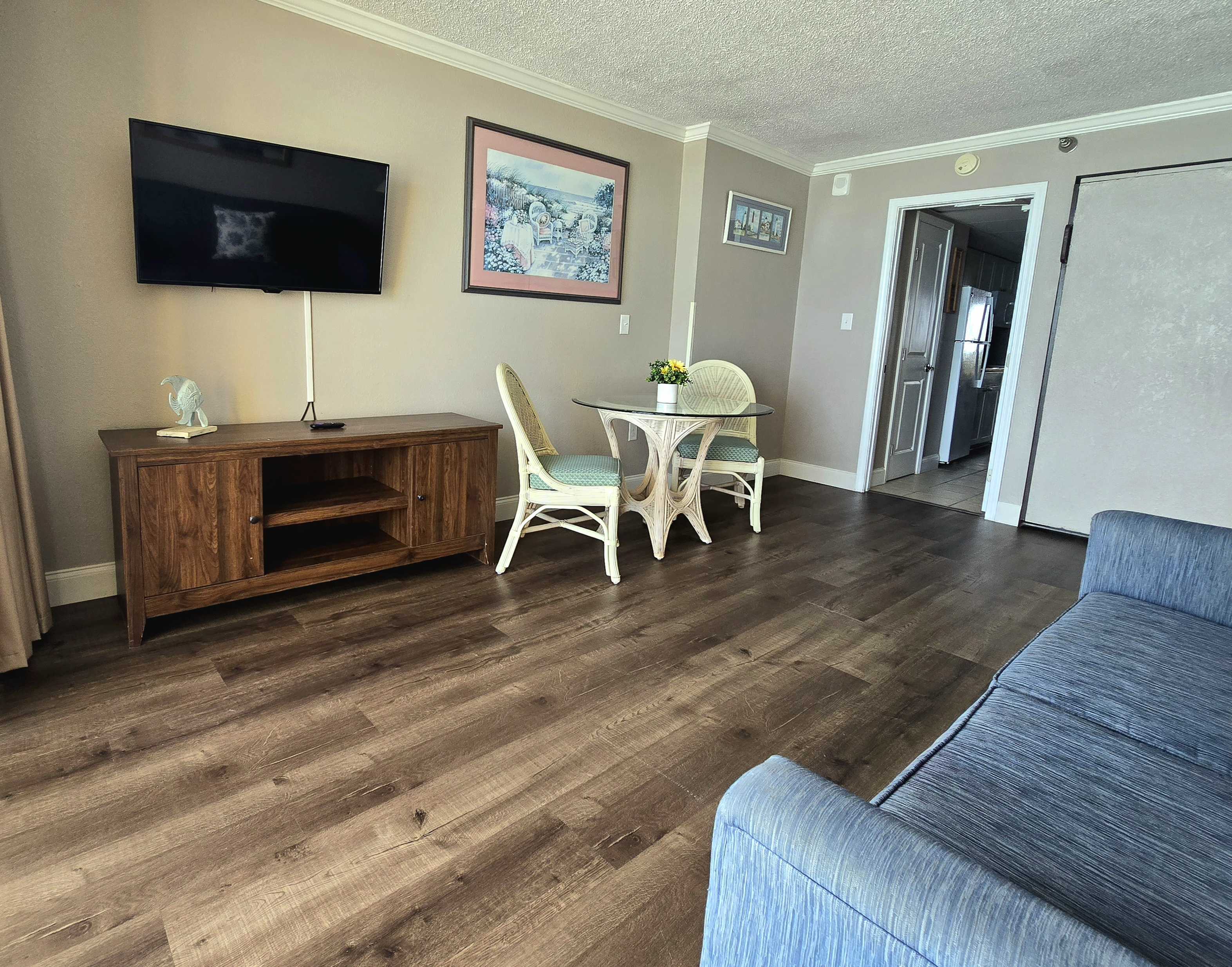 Spacious living room perfect for relaxing and unwinding.