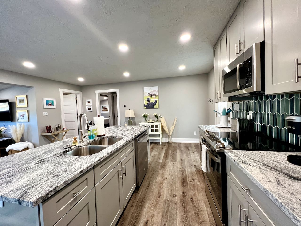 Gourmet Kitchen: Whip up delicious meals with modern appliances and stunning granite countertops!