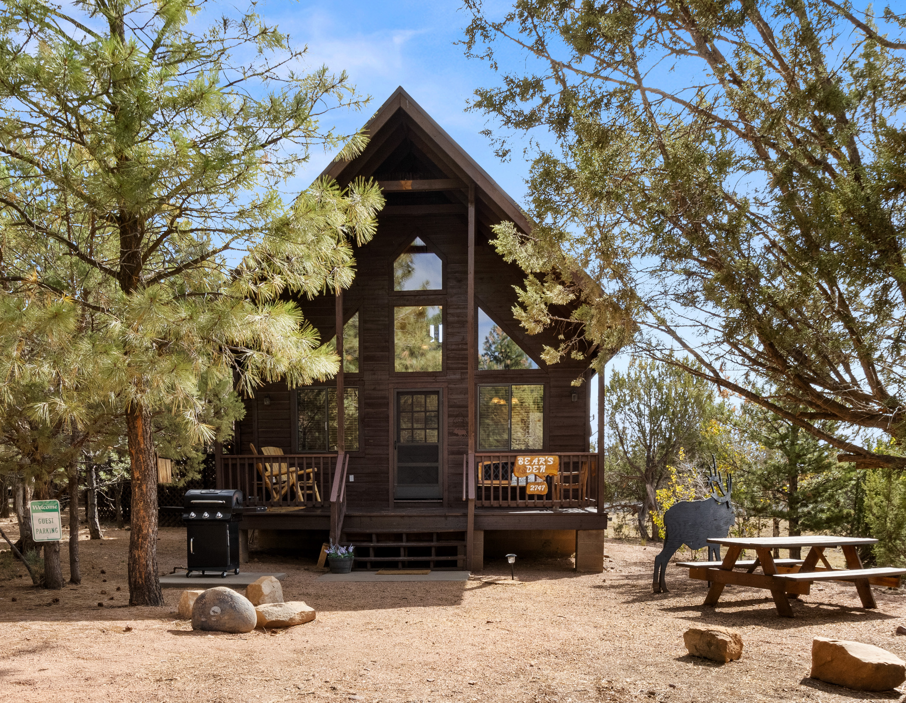 Welcome to Bear's Den in Overgaard, AZ