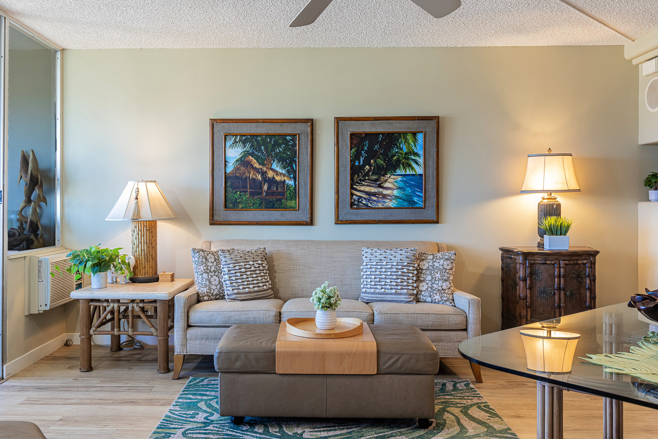 Such a Cozy Space w/Touches of Island Vibes