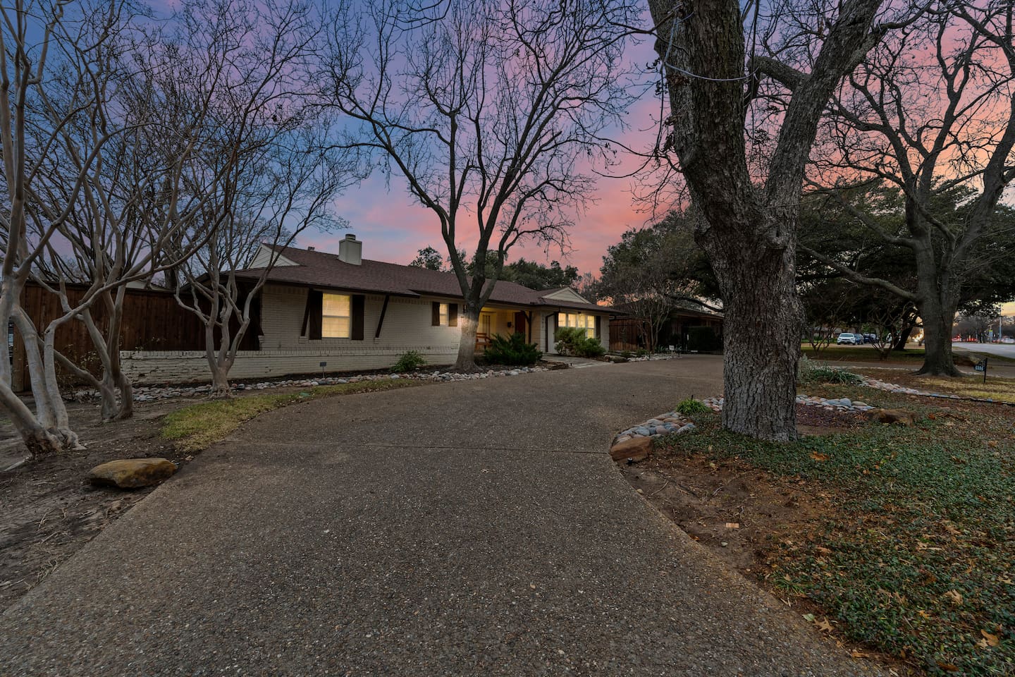 Relax, recharge, and reconnect in this spacious DFW getaway—perfect for families, groups, and weekend escapes.