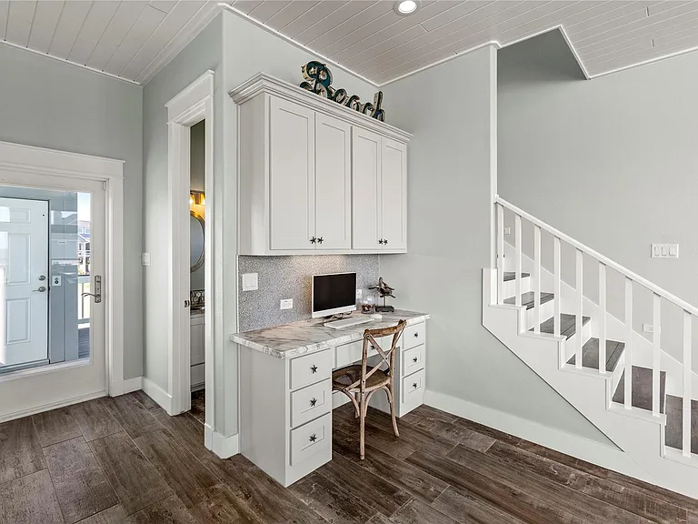 Crystal Paradise Office Space: Functional office space offering convenience and focus during your stay.