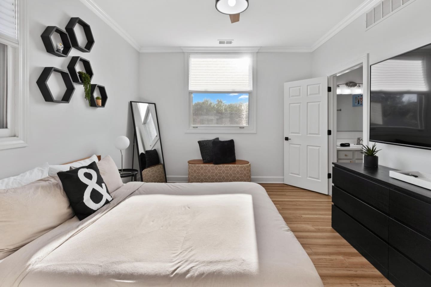 "Extremely comfortable beds, all the amenities, and felt very safe." - Sarah, 5 Star Review