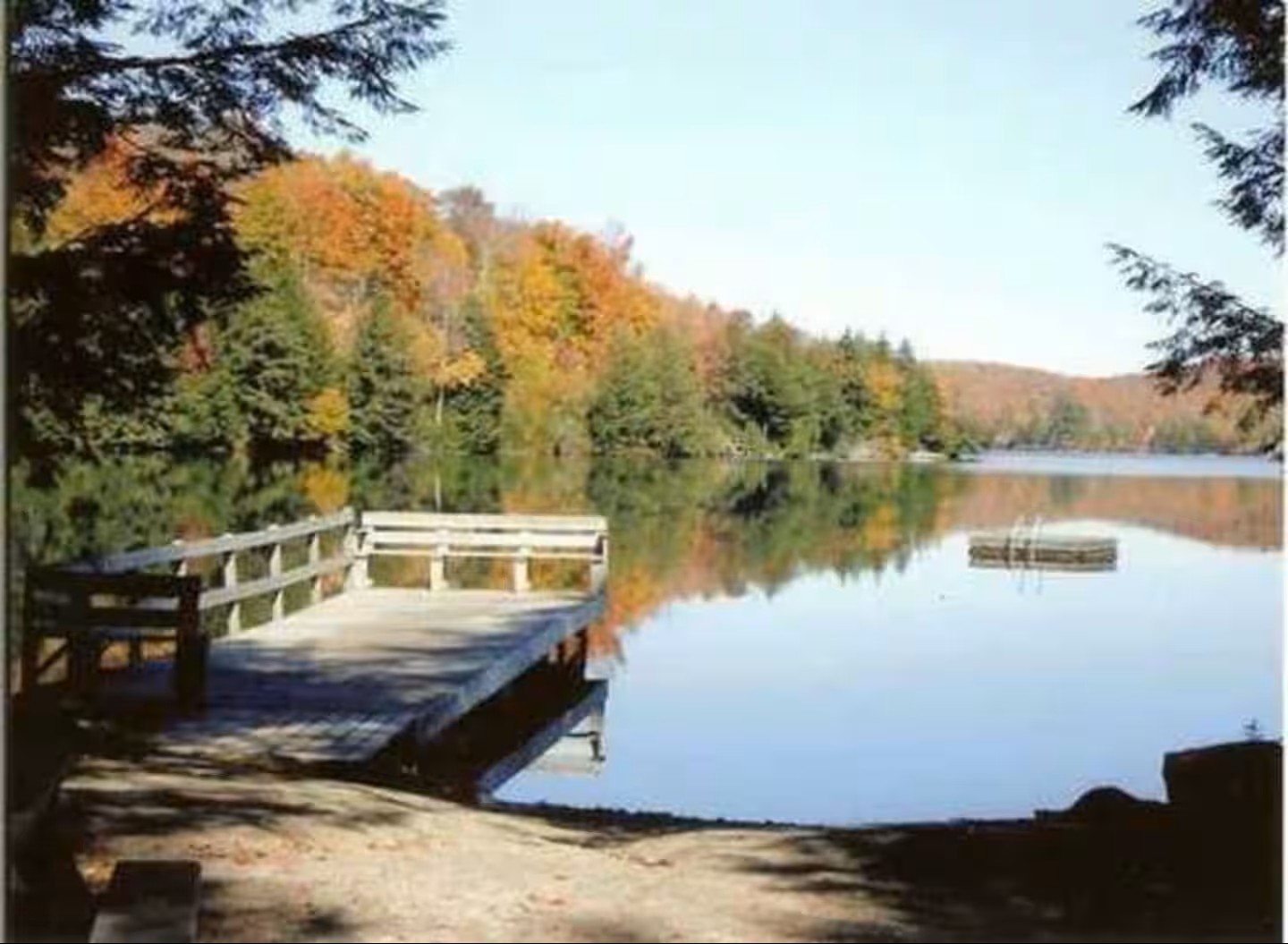 The cabin is walking distance to Lake Raponda: a beautiful local gem great for swimming, fishing, boating and kayaking.