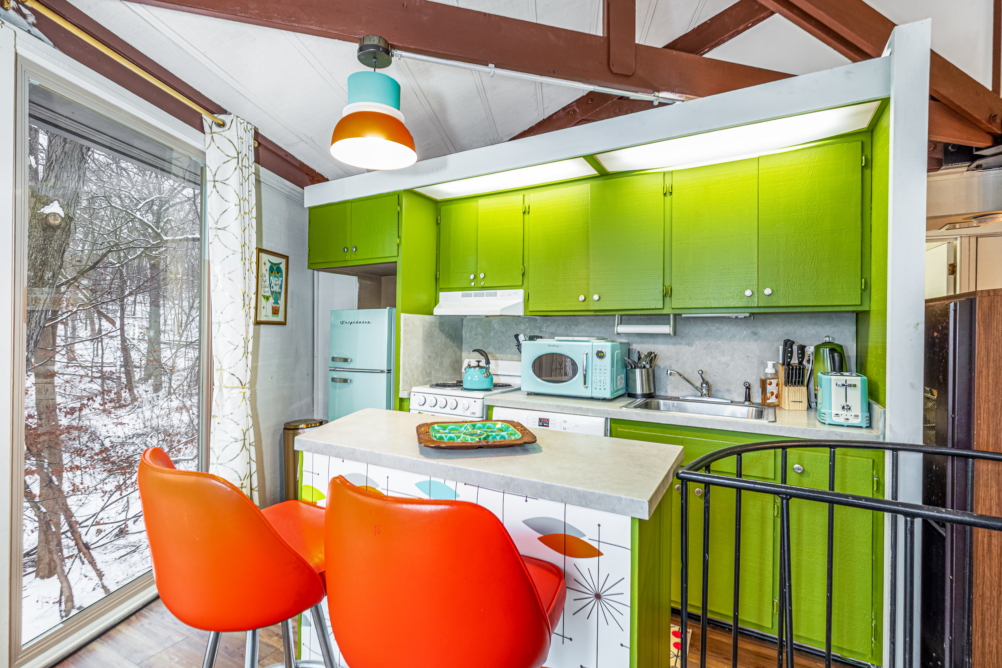 Full kitchen- stove, dishwasher, fridge/freezer, toaster, coffee pot and more. All small but very functional