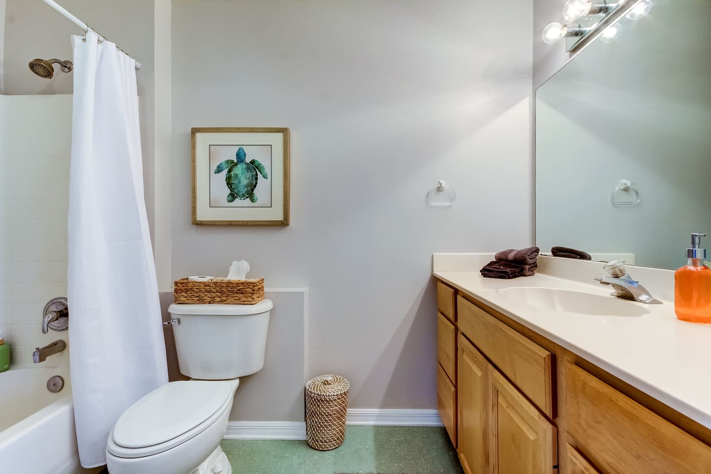 Full bathroom attached to bedroom 2