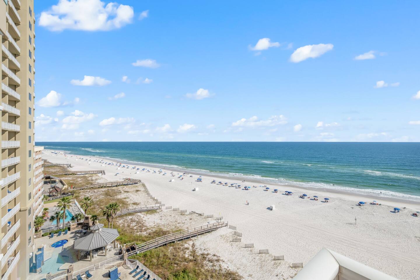 The beach is beckoning to you! Don't you want this view?