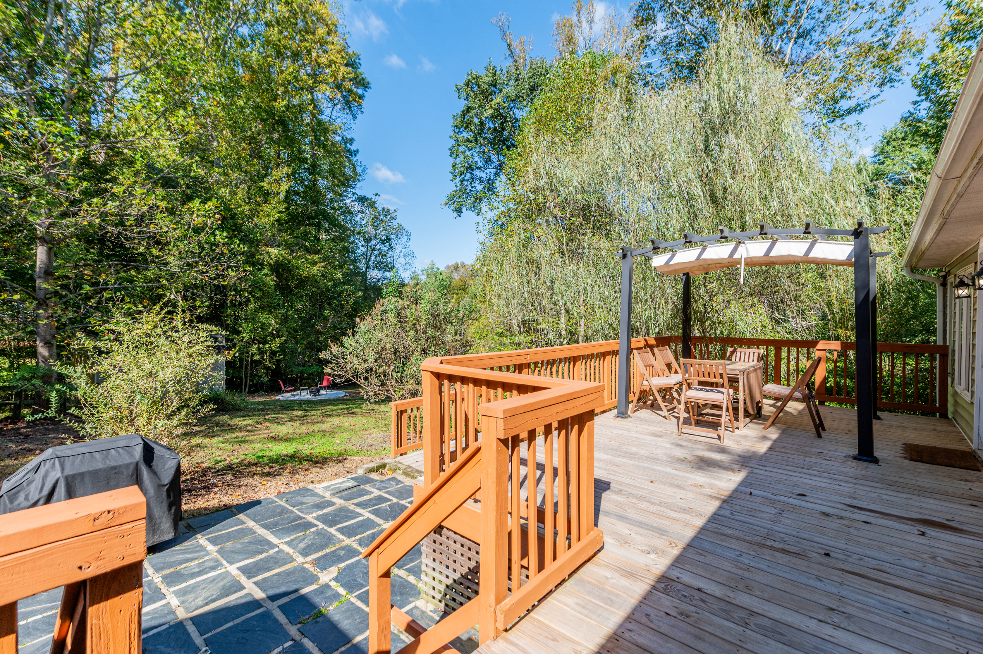 Deck: Enjoy al fresco dining on the sun-soaked deck surrounded by lush greenery!