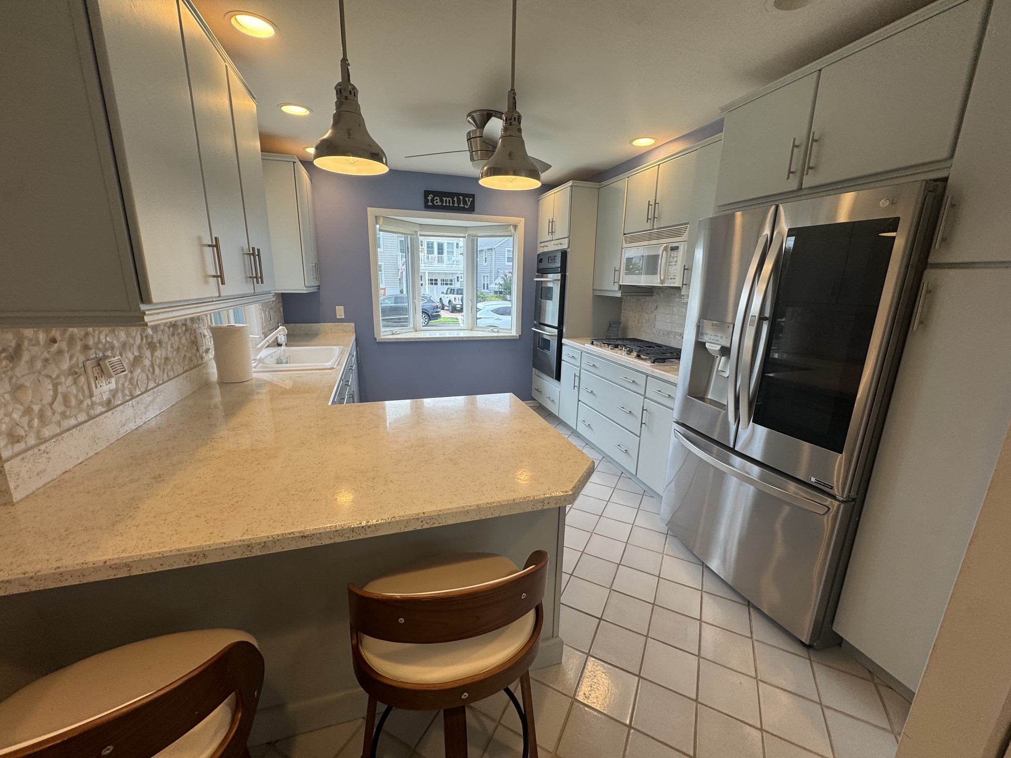 Kitchen_Counter_Breakfast_Bar