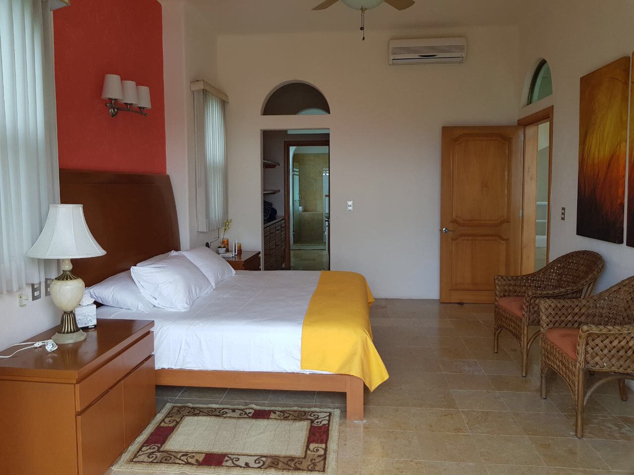 Suite III (2nd Flr) - Looking In