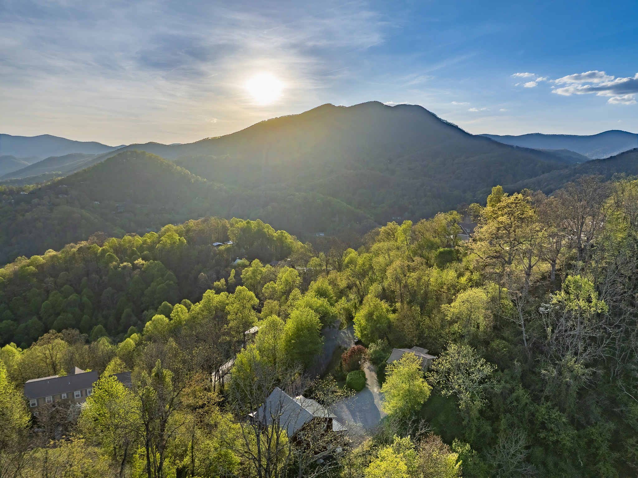 Mountain View Bliss: Breathe in fresh air and soak up stunning sunset vistas from your retreat!