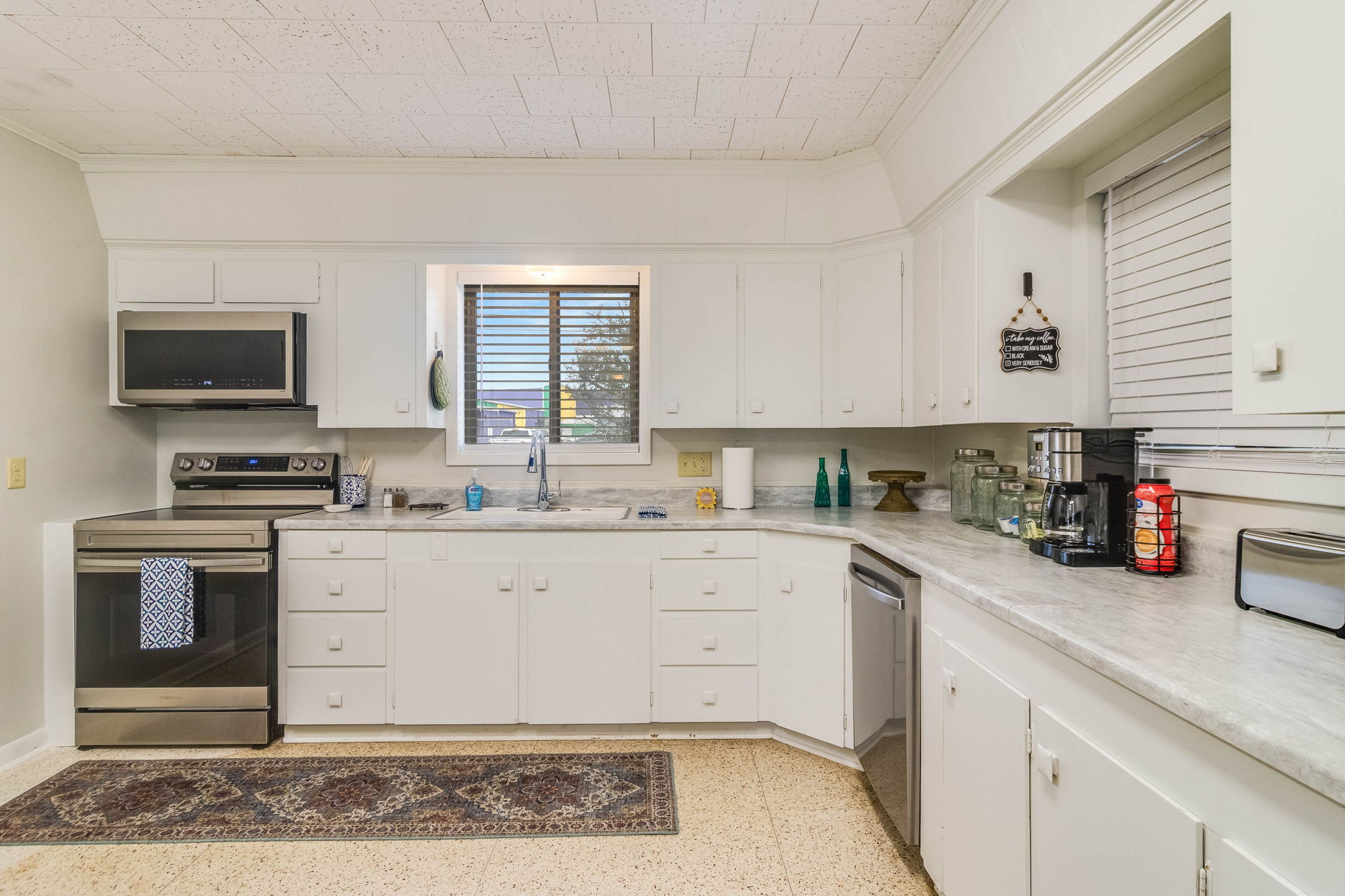 Oven, Microwave, Dishwasher, and Fridge