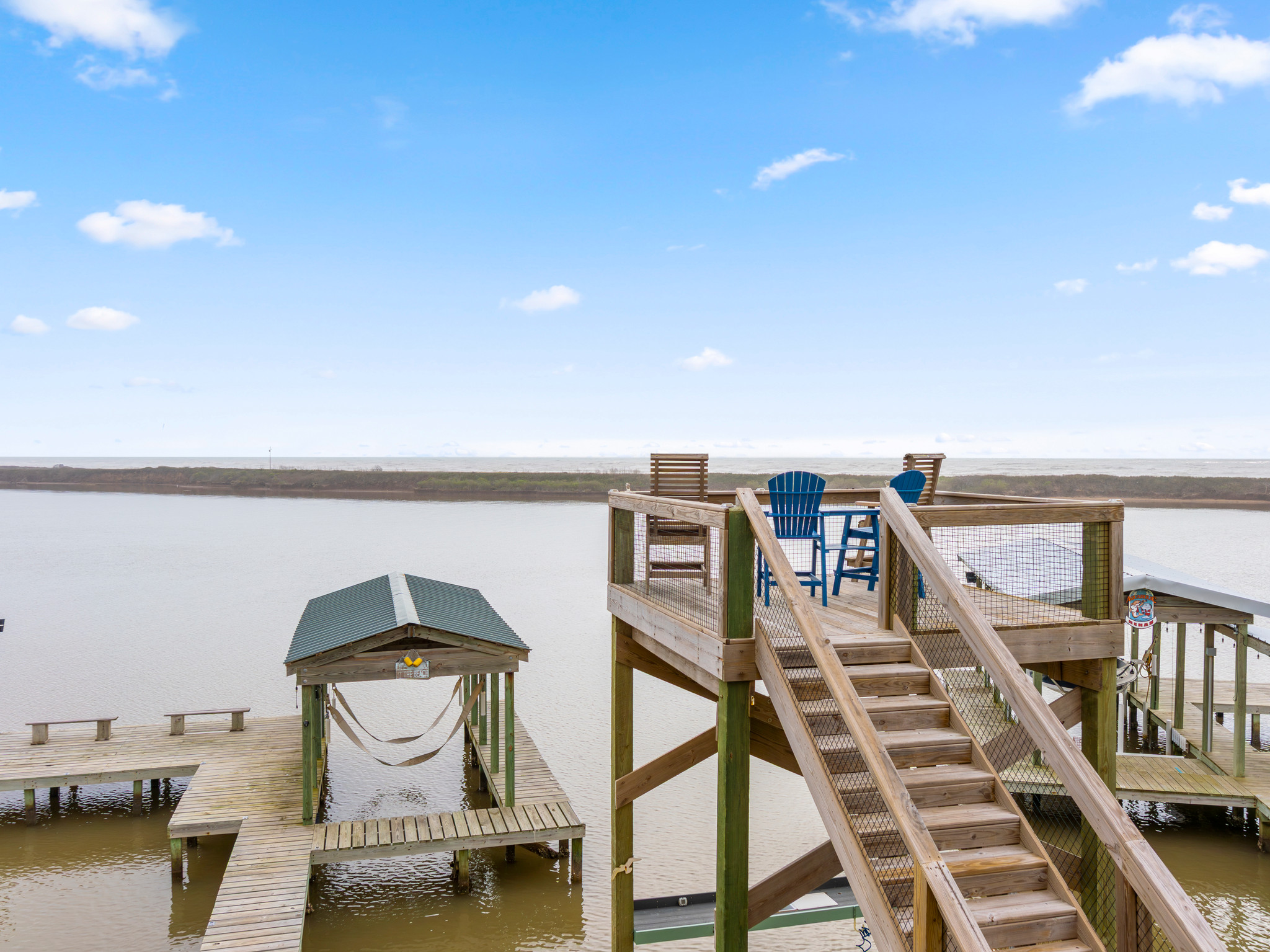 Upper deck at pier