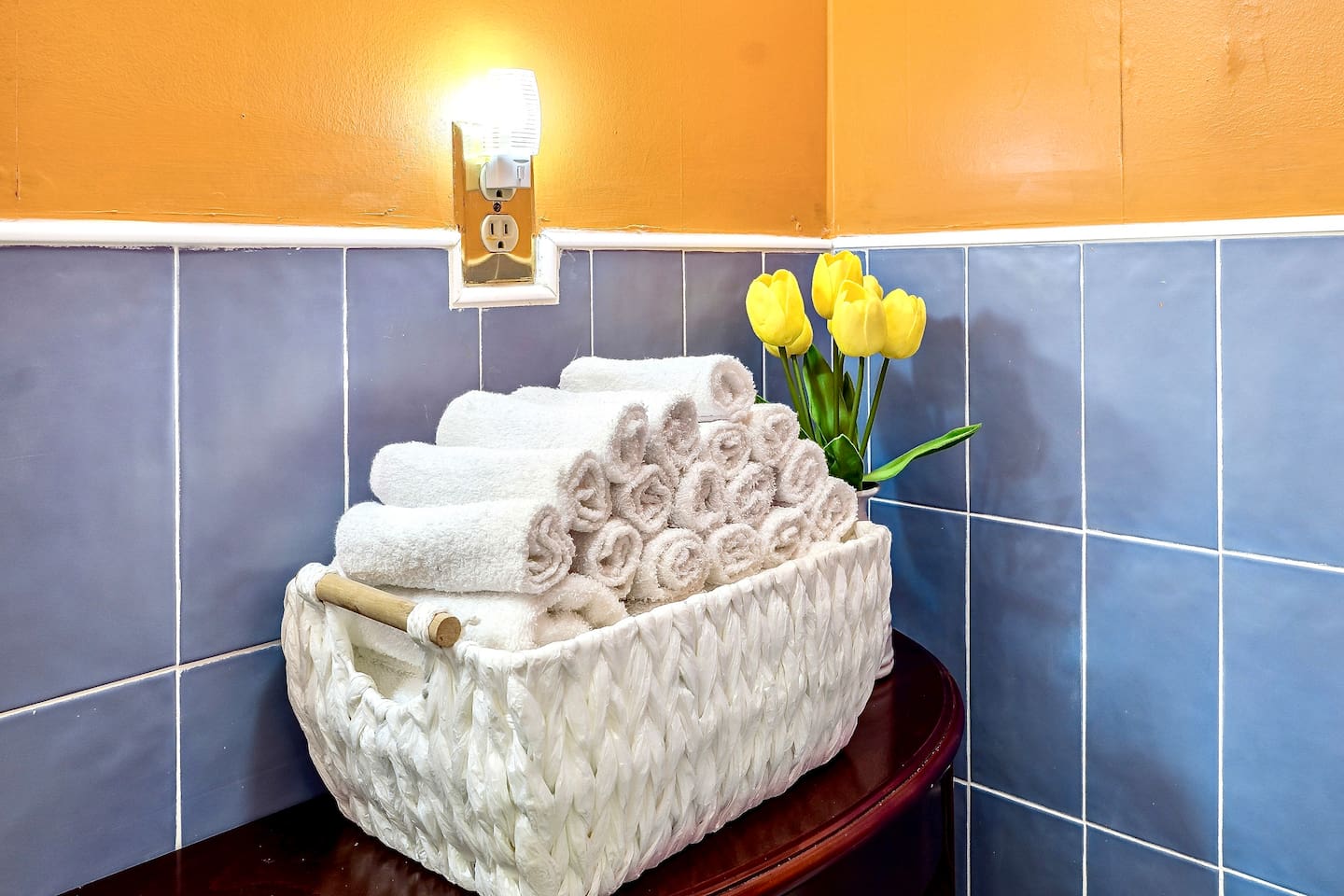 Main level half bathroom. 