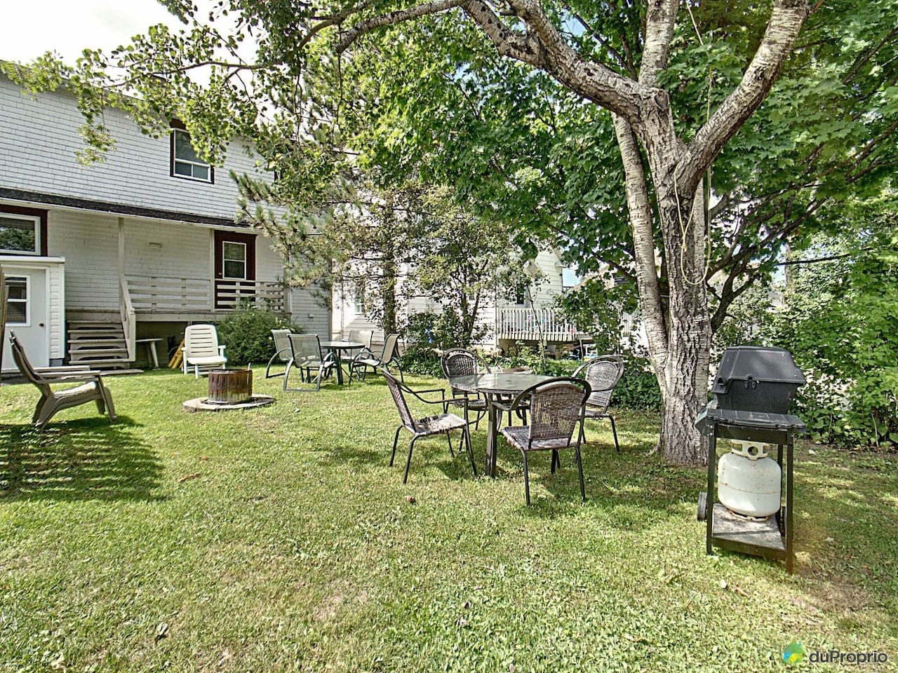 Foyer extérieur et BBQ