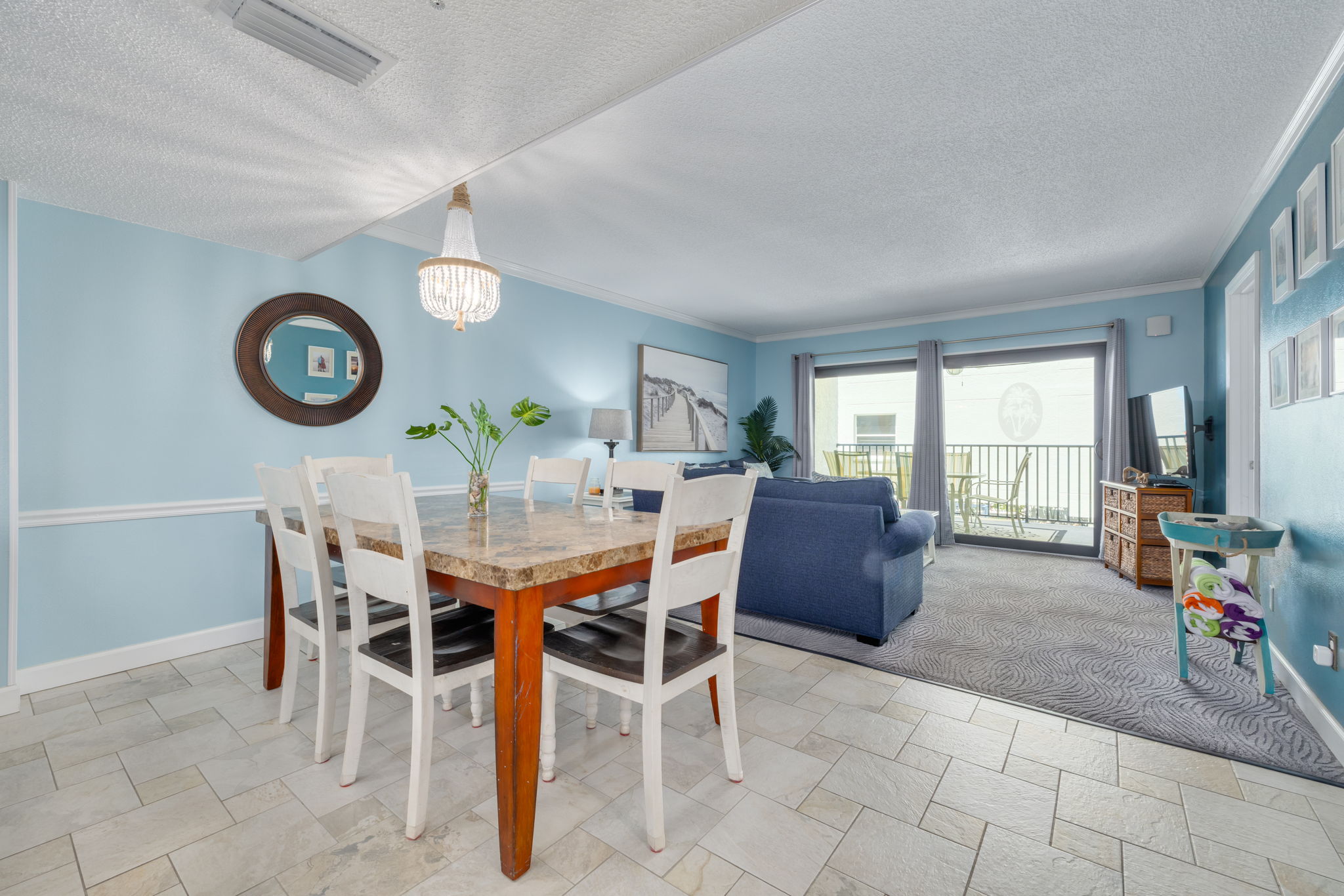 Newly Renovated Condo, Heated Pool overlooking Mad Beach 6