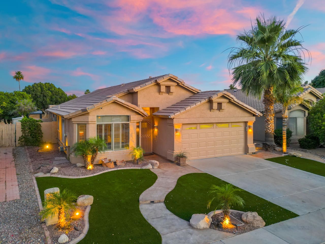 As the Arizona sky puts on its nightly show, the home glows with warm exterior lighting — a picture-perfect arrival that makes a great first impression every single time.