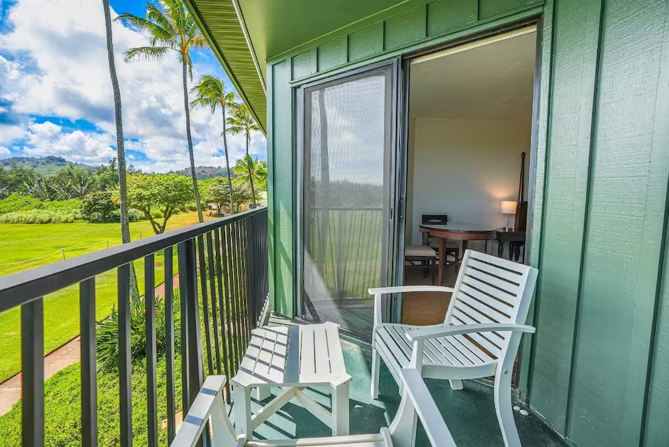 Private Lanai--Settle in with a good book!