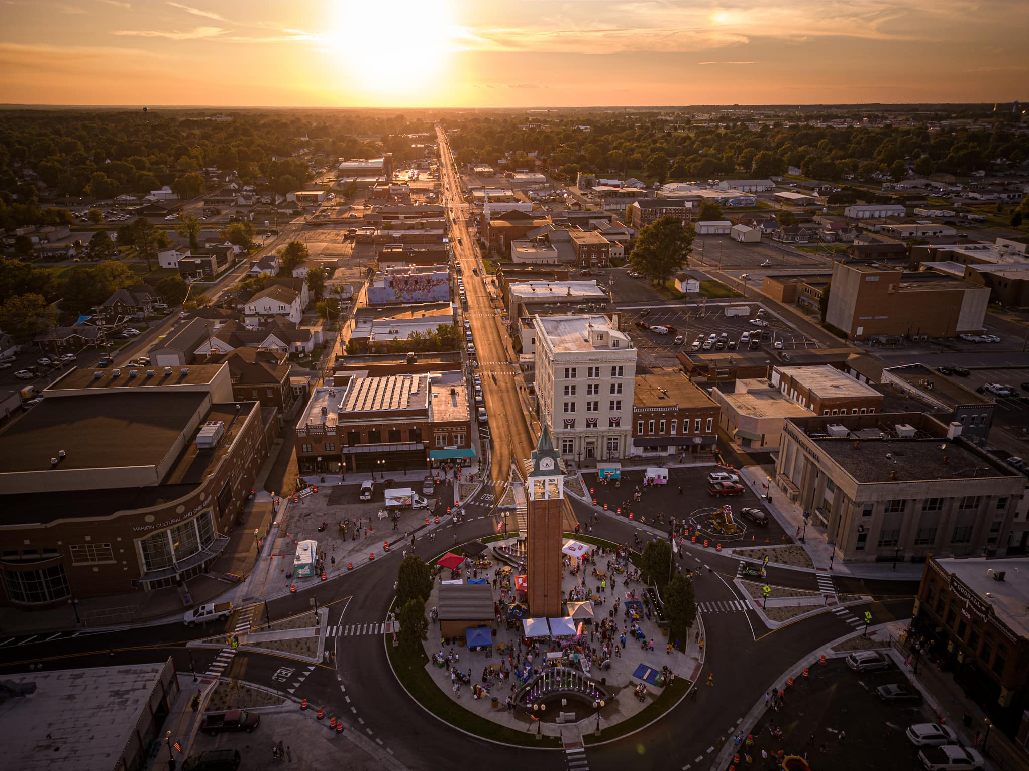 Lively downtown just 1 minute away