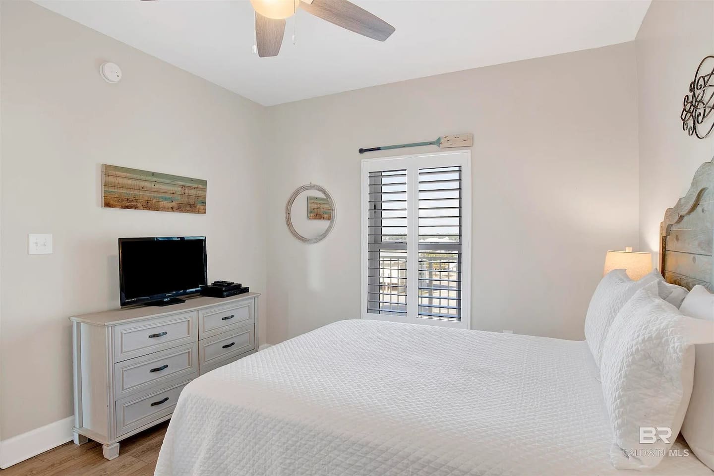 Guest room with Queen Bed