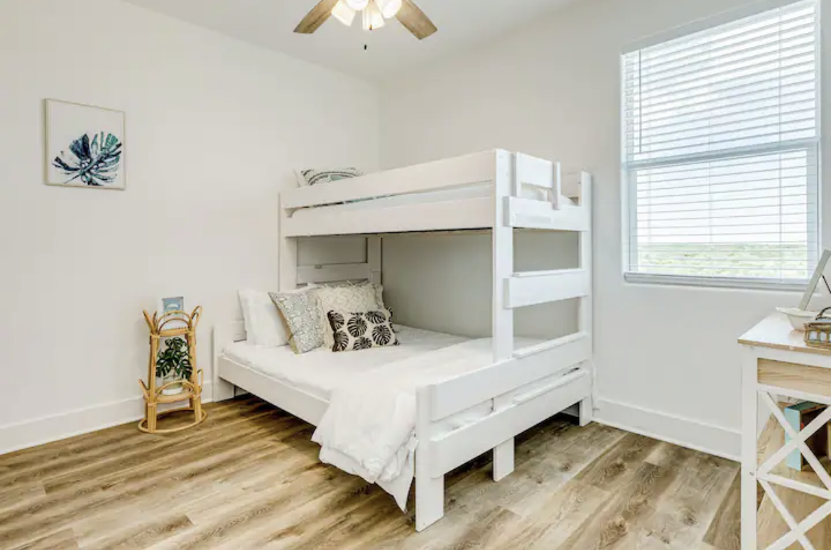 f21752c266ef403f90e94c5ee76ad1f9 | Beachhouse | Texas | TX | Vacation Homes | Galveston | Crystal Beach | Kokomo | Breezy Days | Beachfront Elegance | Sunrise Serenity | Southern Sands Property Management, LLC