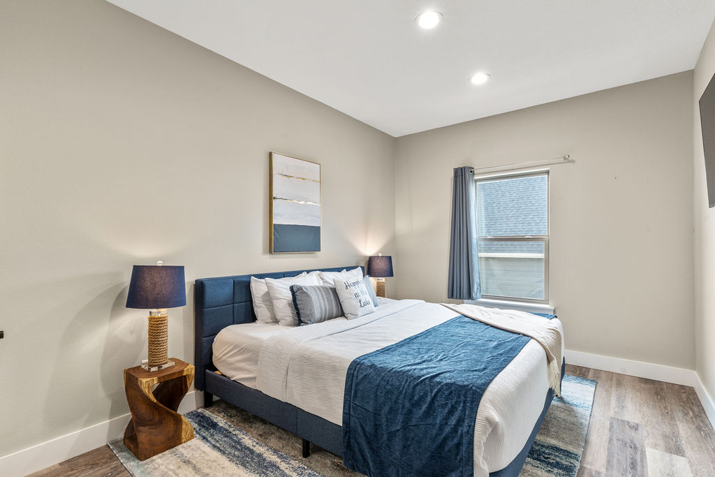 Upper level king bed & futon w/ ensuite bath