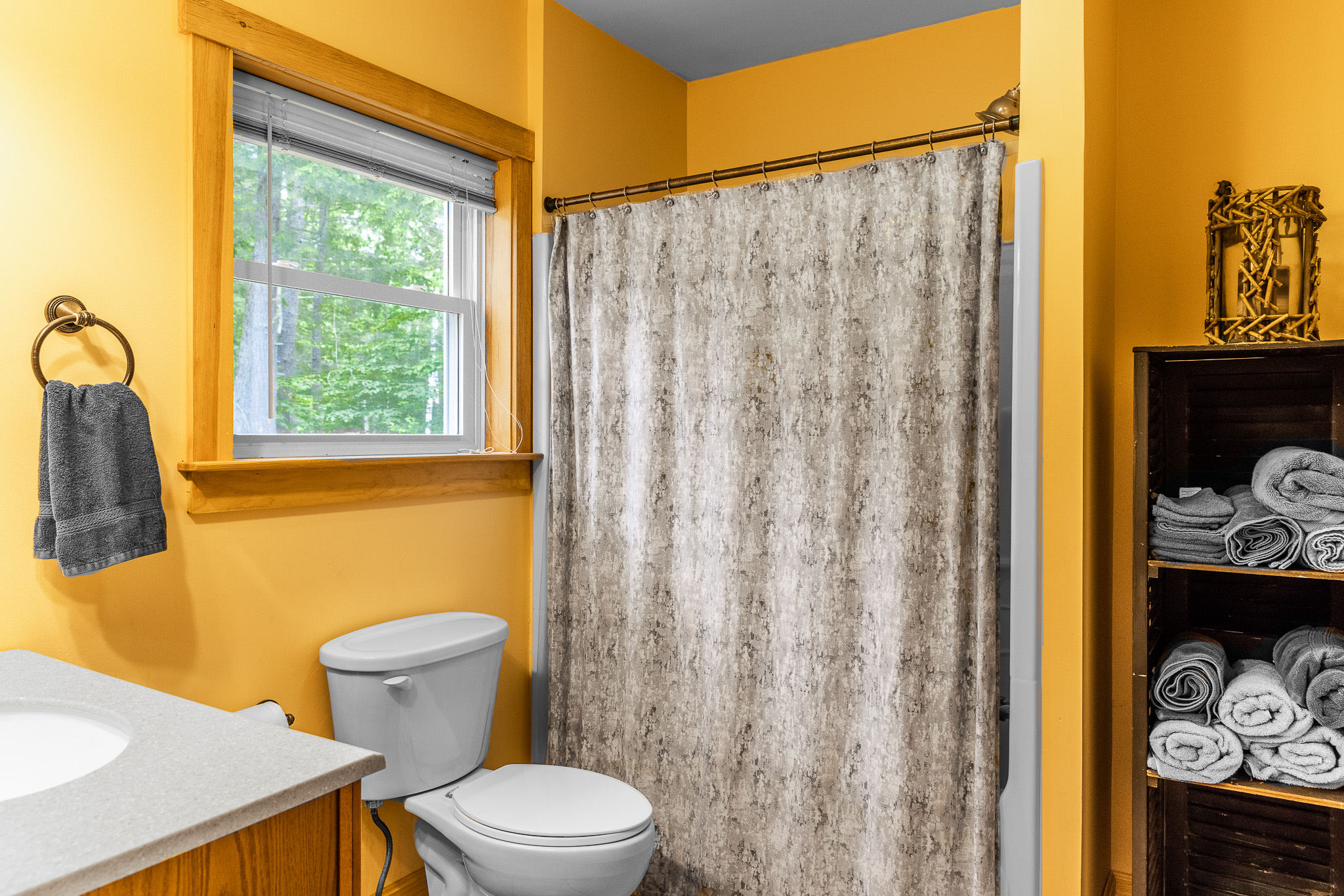 Main floor full bathroom with tub/shower combo.