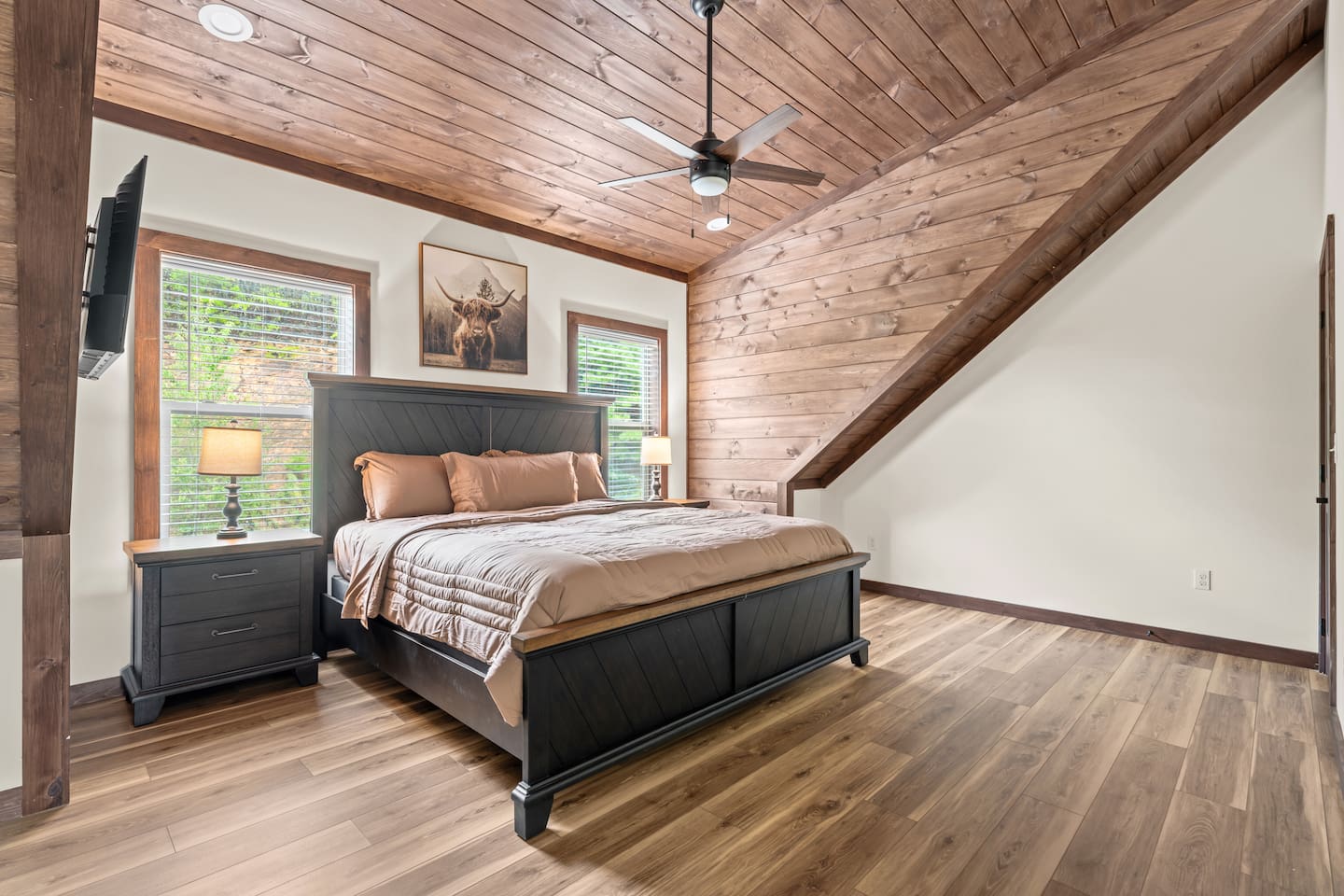 upstairs king bedroom 