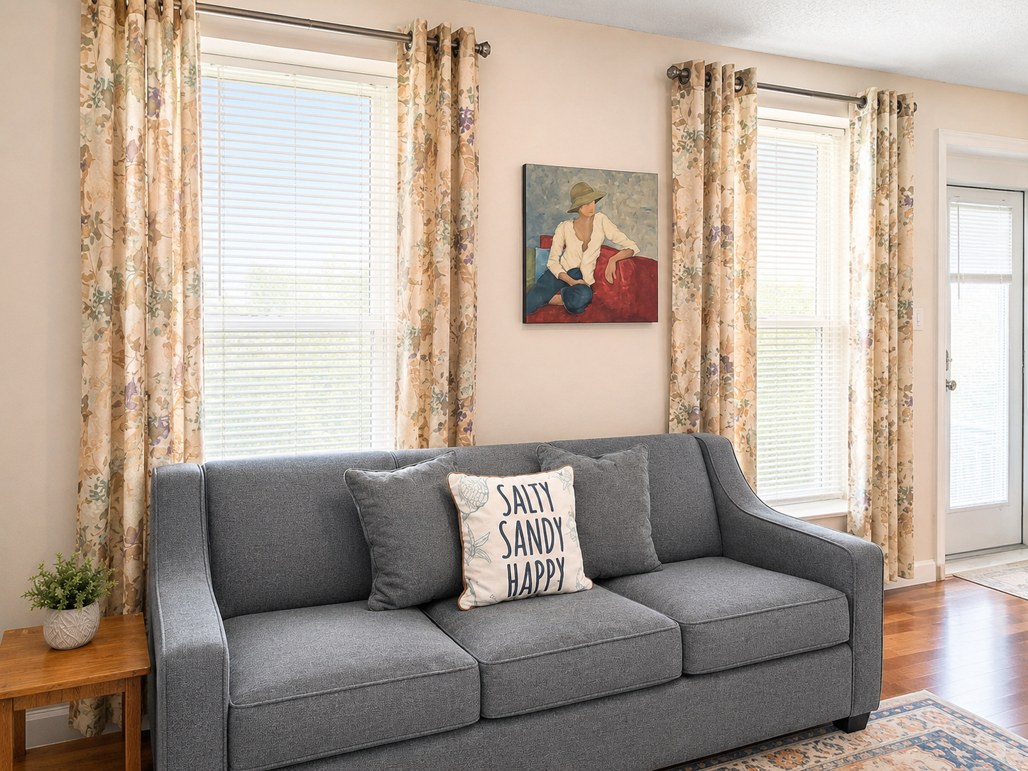 Comfy living area, Cable TV