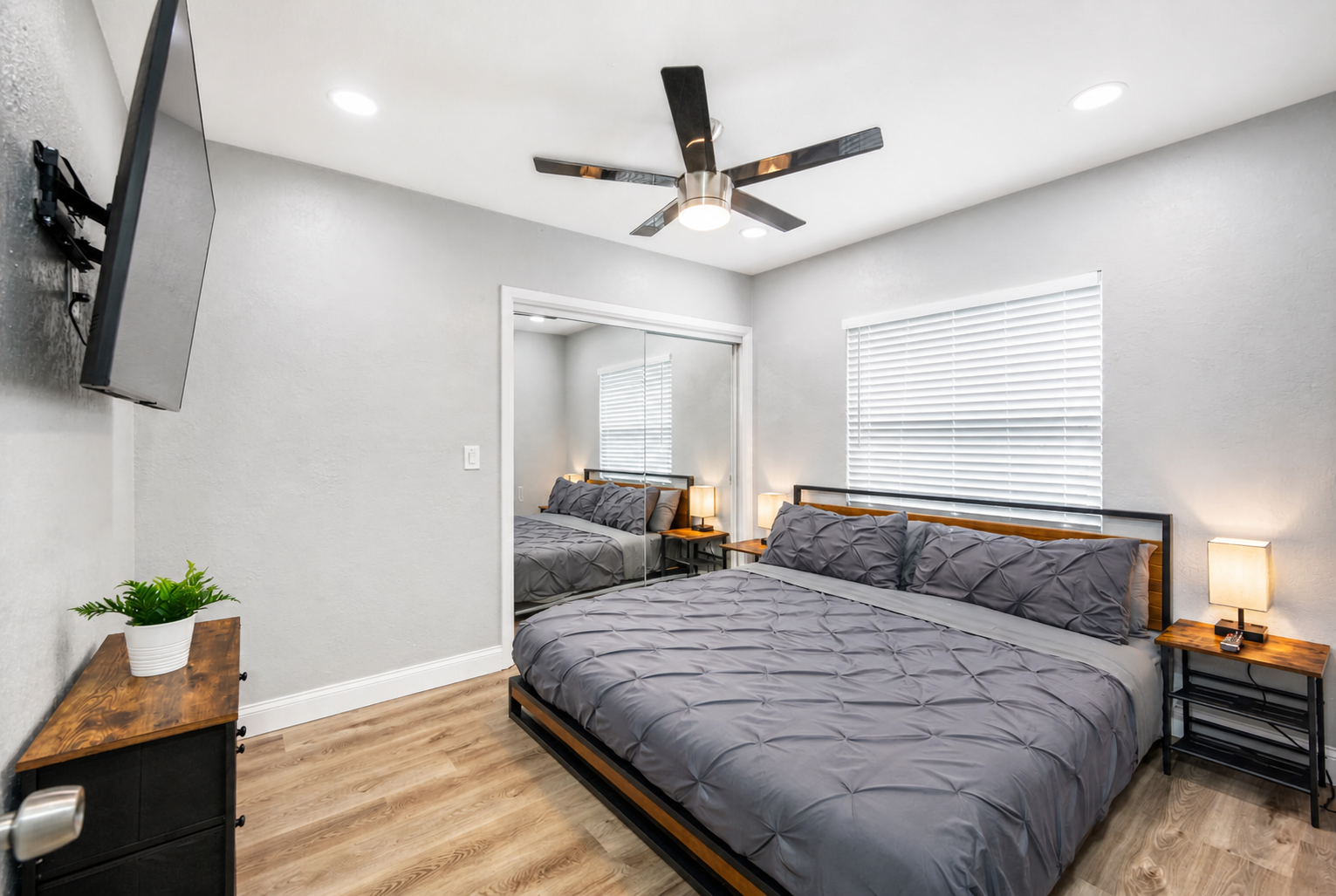 Heated Pool, 5BR Sleeps 14, Game Table | 15 Min to Busch Gardens, Tampa 4