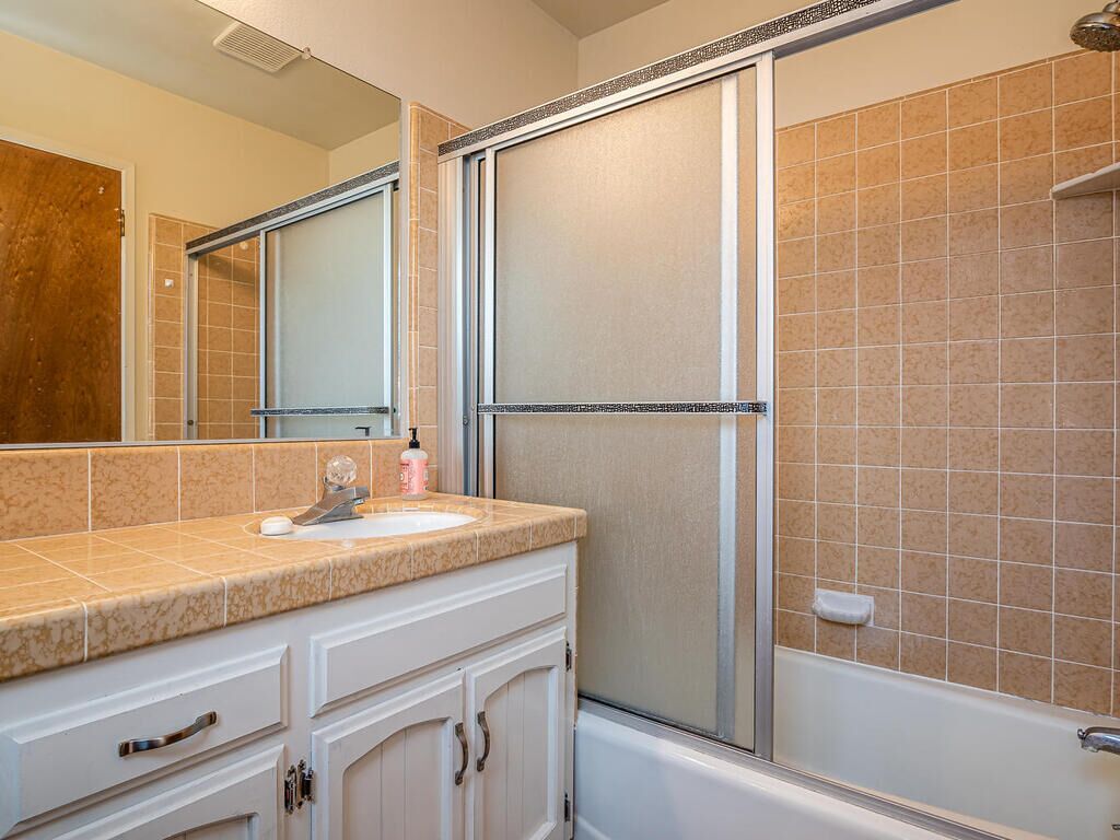 Primary bathroom - full ensuite