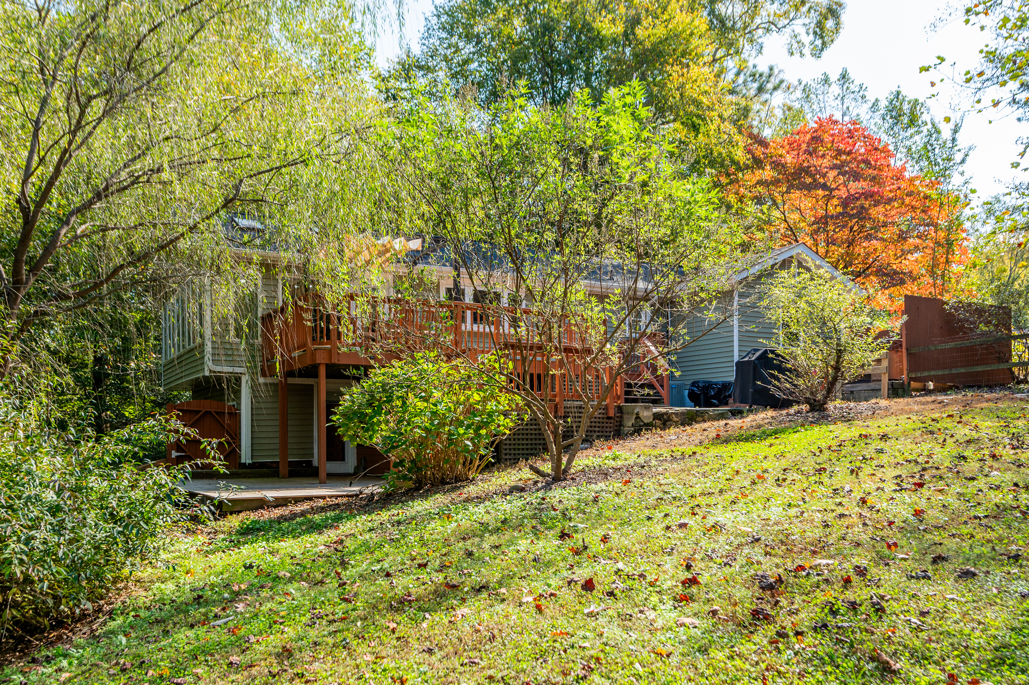 Outdoor: Enjoy nature's beauty from the expansive deck, perfect for relaxation and gatherings!