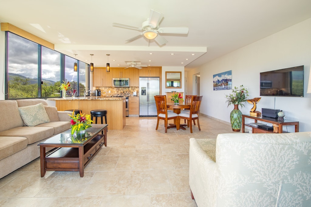 Kihei Surfside Unit 414 living room picture