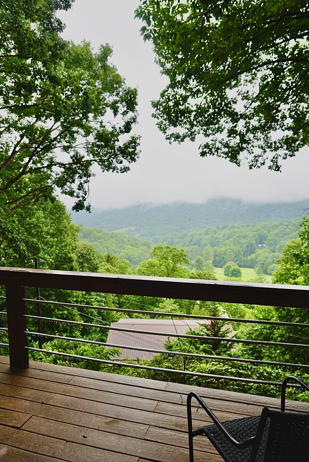 Balcony Retreat: Enjoy breathtaking mountain views from your private outdoor oasis!