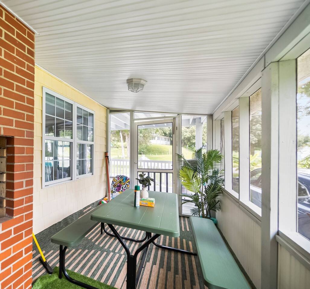 Screened in Porch