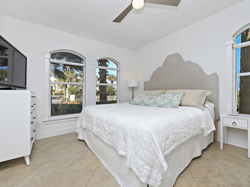 Front guest bedroom with king-sized bed