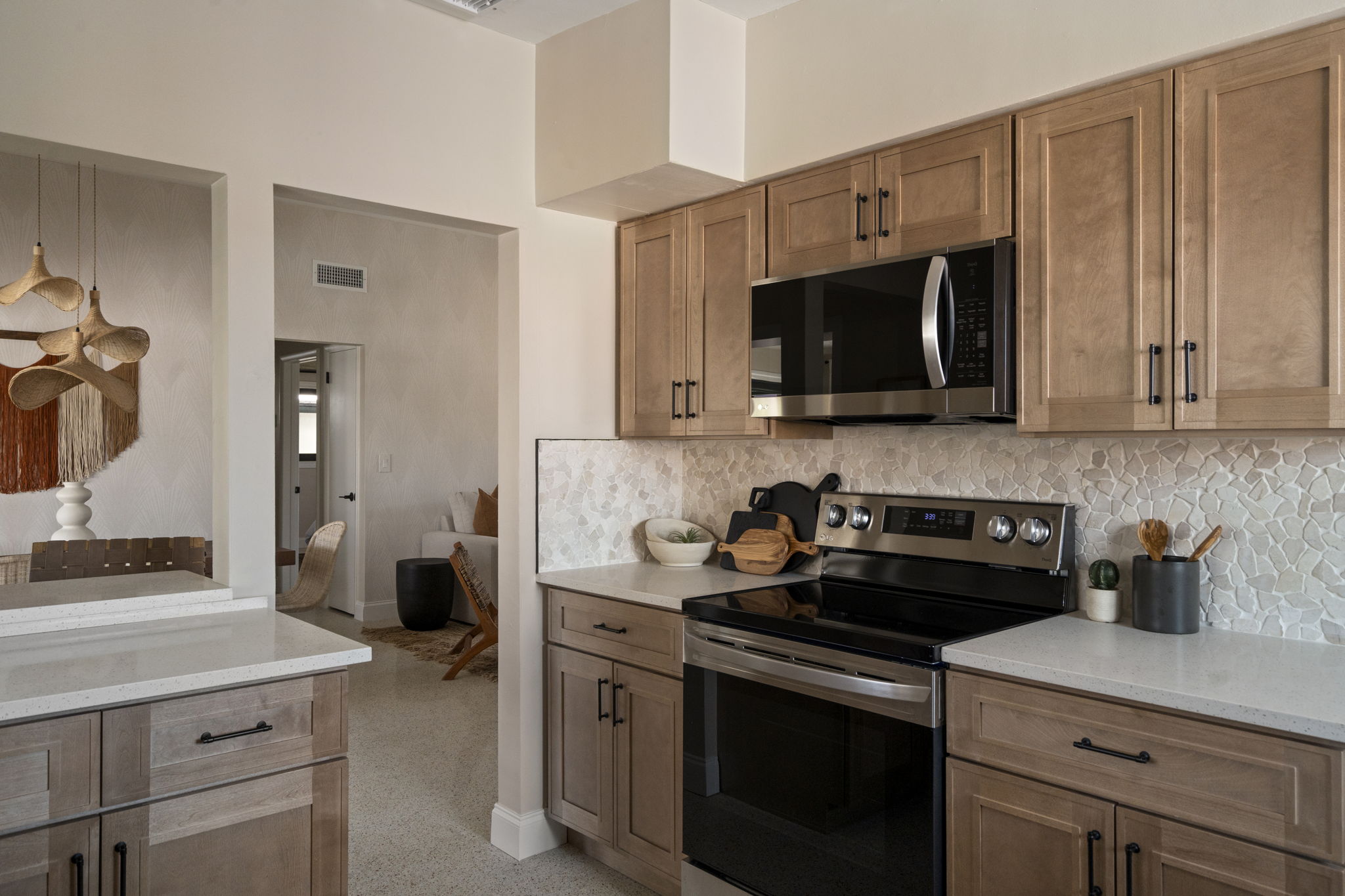 beautiful fully stocked kitchen